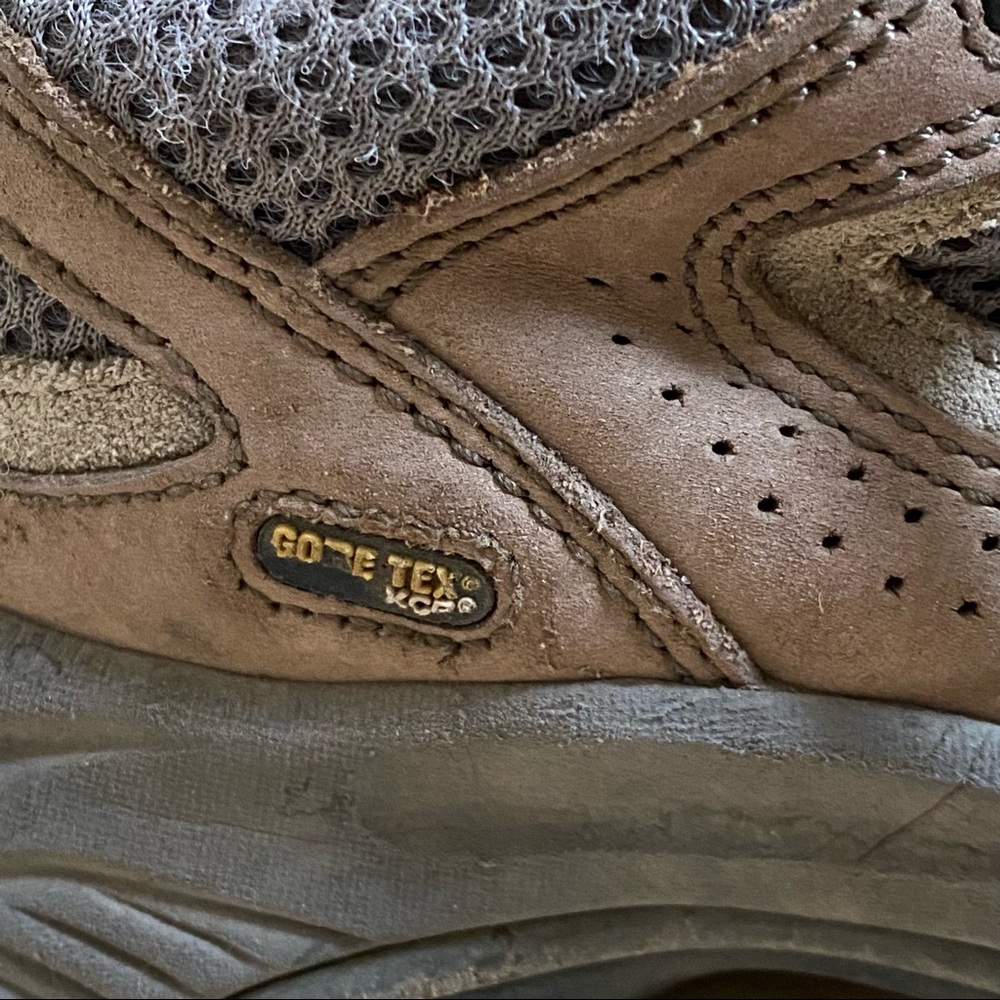 VASQUE • “Breeze Low GTX” Goretex Leather Hiking Boots - Size 7 - Picture 13 of 16